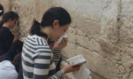 娱乐吃瓜君女子是谁,她是谁？背后故事引关注