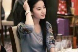 娱乐圈吃瓜博主女孩是谁,她是如何成为热门话题的？