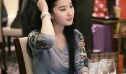 娱乐圈吃瓜博主女孩是谁,她是如何成为热门话题的？